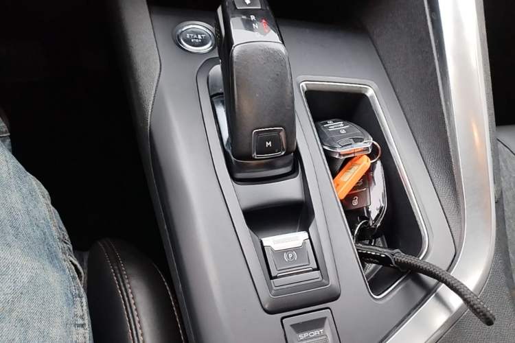 Used Peugeot 4008 2018 350THP Elite Edition Gear Lever