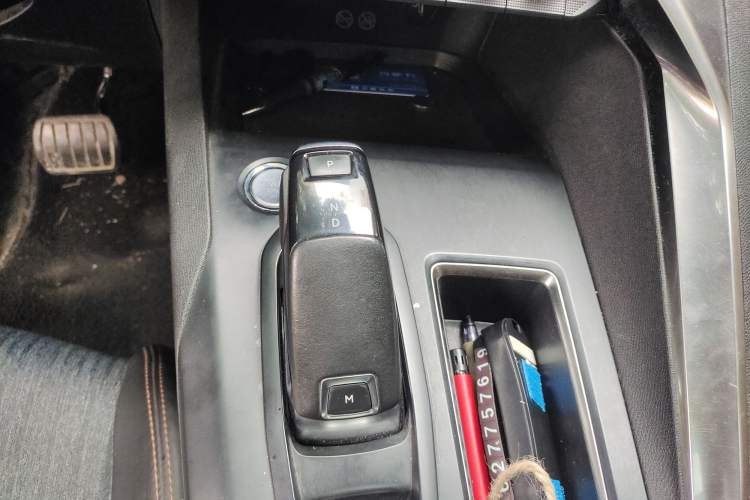 Used Peugeot 4008 2018 350THP Elite Edition Gear Lever