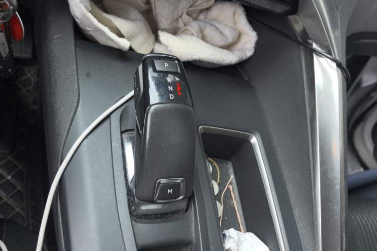 Used Peugeot 4008 2018 350THP Comfort Edition Gear Lever