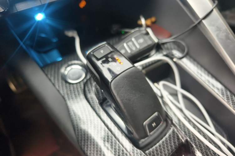 Used Peugeot 4008 2018 380THP Elite Edition Gear Lever