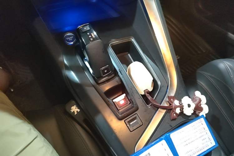 Used Peugeot 4008 2018 350THP Elite Edition Gear Lever