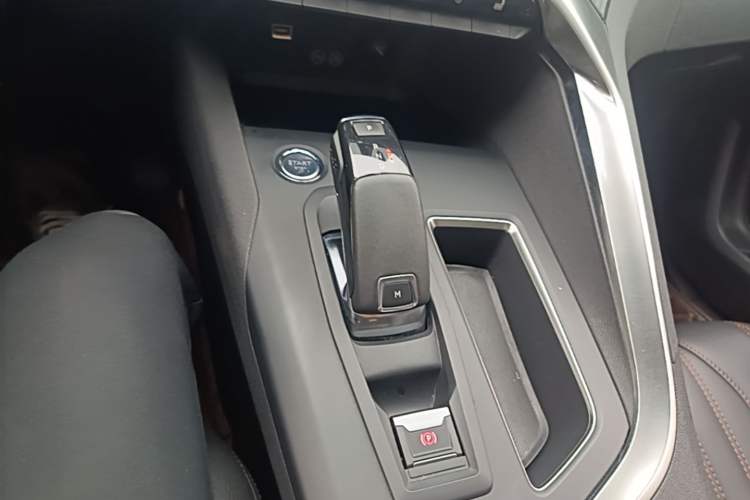 Used Peugeot 4008 2018 350THP Elite Edition Gear Lever