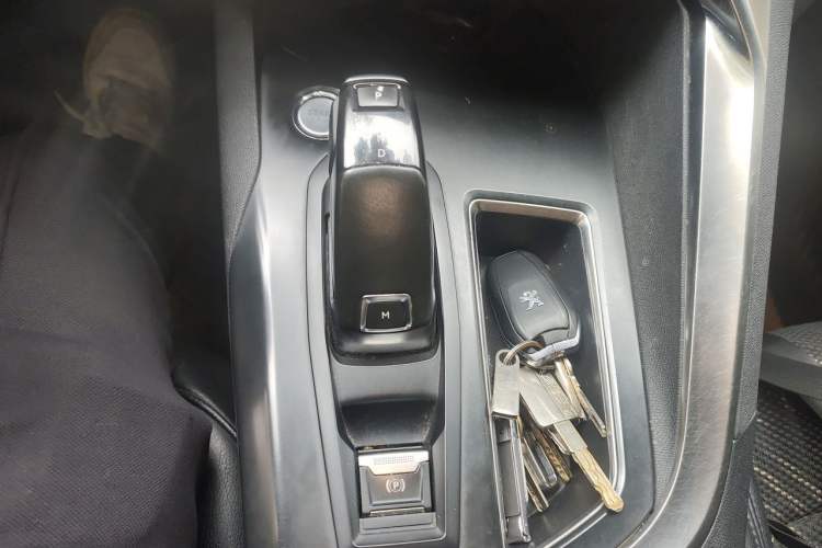Used Peugeot 4008 2018 350THP Elite Edition Gear Lever