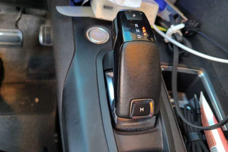 Used Peugeot 4008 2018 350THP Elite Edition Gear Lever