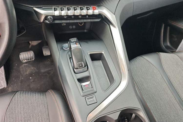 Used Peugeot 4008 2018 350THP Elite Edition Gear Lever