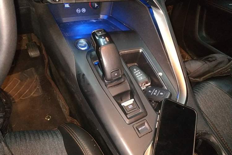 Used Peugeot 4008 2018 350THP Elite Edition Gear Lever