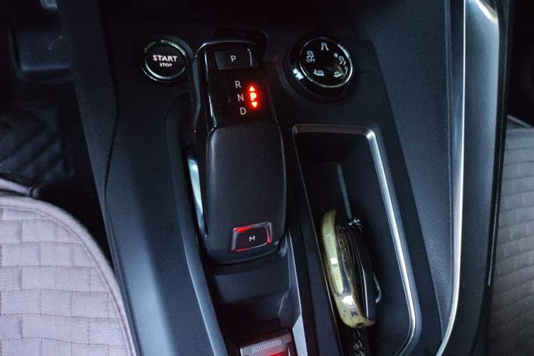 Used Peugeot 4008 2018 350THP Luxury Edition Gear Lever