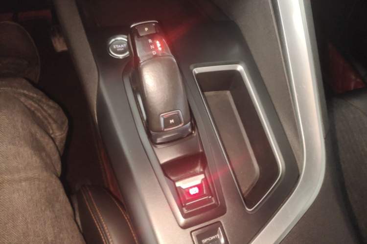 Used Peugeot 4008 2018 350THP Elite Edition Gear Lever