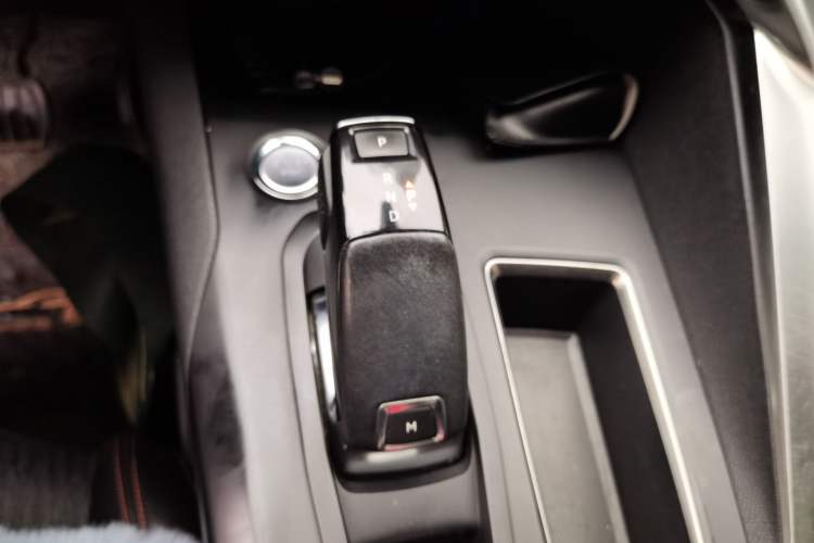 Used Peugeot 4008 2018 350THP Elite Edition Gear Lever