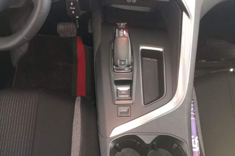 Used Peugeot 4008 2018 350THP Comfort Edition Gear Lever