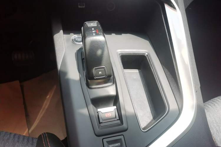 Used Peugeot 4008 2018 350THP Elite Edition Gear Lever