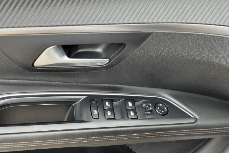 Used Peugeot 4008 2018 350THP Elite Edition Interior 6