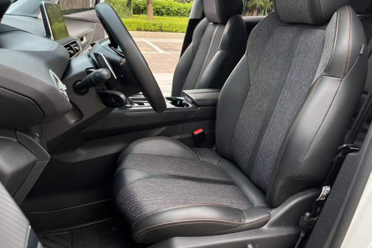 Used Peugeot 4008 2018 350THP Elite Edition Left Front Seat