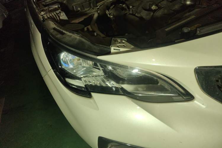 Used Peugeot 4008 2018 350THP Elite Edition Right Front Headlight