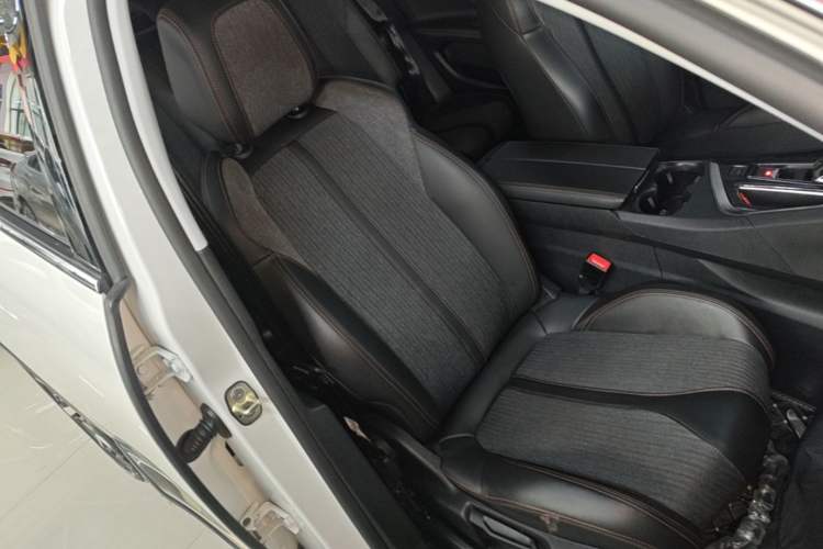Used Peugeot 4008 2018 350THP Elite Edition Right Front Seat