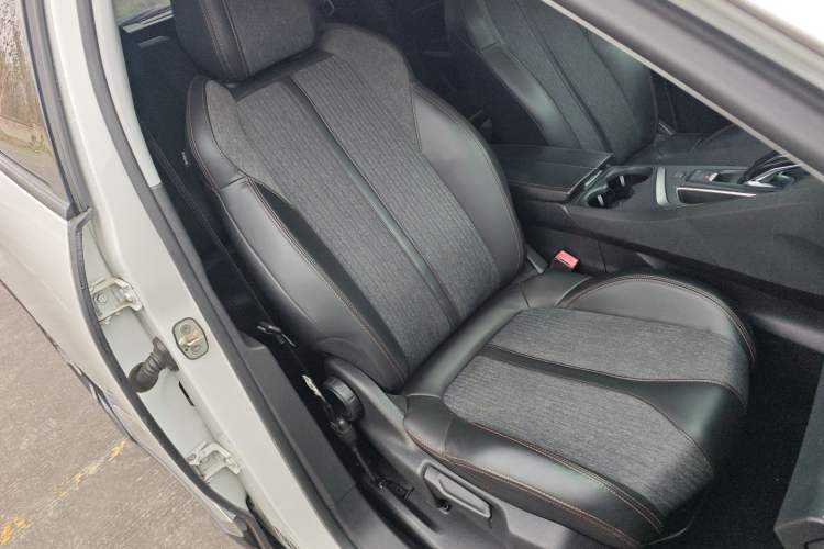 Used Peugeot 4008 2018 350THP Elite Edition Right Front Seat