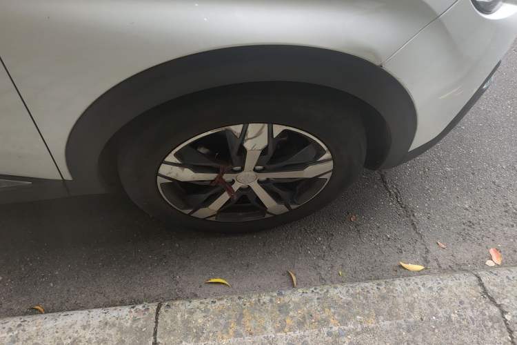 Used Peugeot 4008 2018 350THP Elite Edition Right Front Wheel Hub