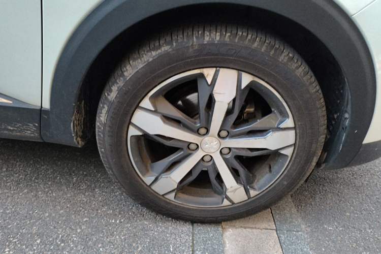 Used Peugeot 4008 2018 350THP Elite Edition Right Front Wheel Hub