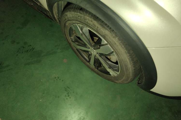 Used Peugeot 4008 2018 350THP Elite Edition Right Front Wheel Hub