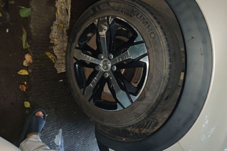 Used Peugeot 4008 2018 350THP Luxury Edition Right Front Wheel Hub
