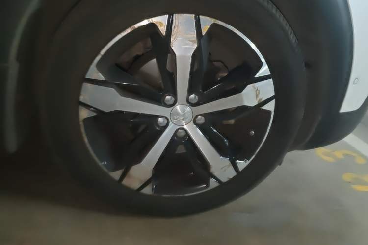 Used Peugeot 4008 2018 350THP Luxury Edition Right Front Wheel Hub
