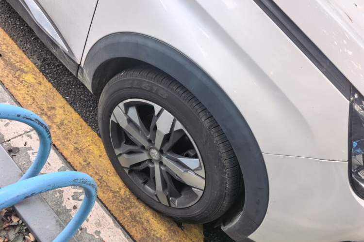 Used Peugeot 4008 2018 350THP Elite Edition Right Front Wheel Hub