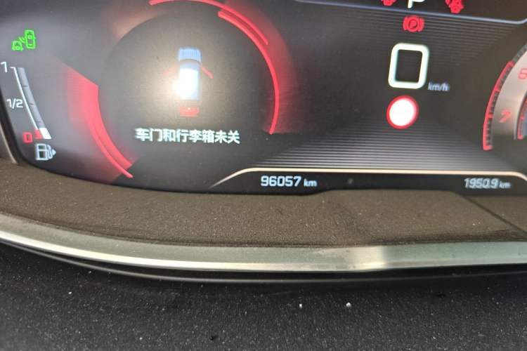 Used Peugeot 4008 2018 350THP Luxury Edition Odometer Close Up