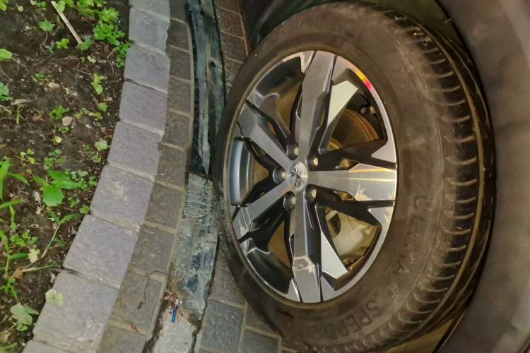Used Peugeot 4008 2019 350THP First Edition Right Front Wheel Hub