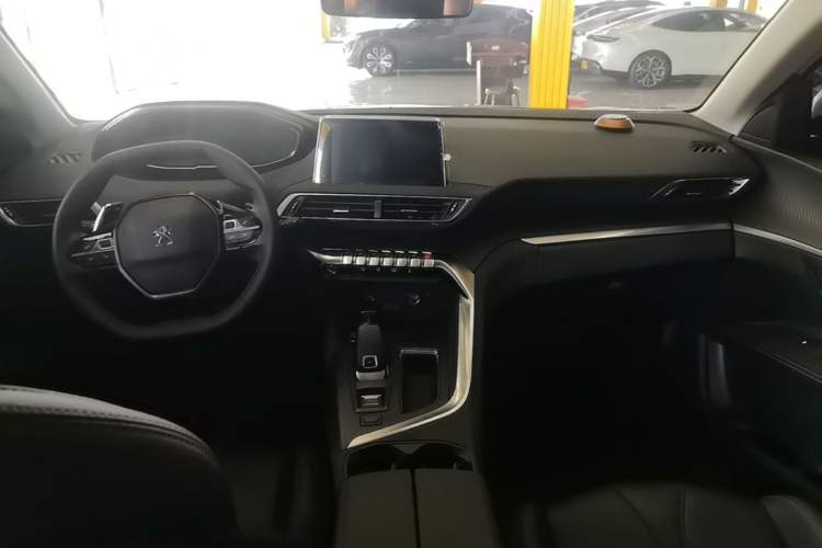Used Peugeot 4008 2019 Revised Version 360THP – First Edition Center Console