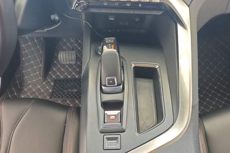 Used Peugeot 4008 2019 350THP First Edition Gear Lever