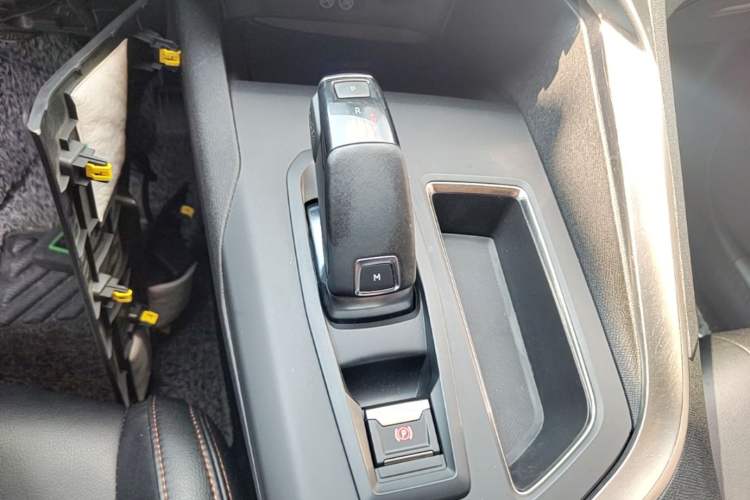 Used Peugeot 4008 2019 350THP Leading Edition Gear Lever