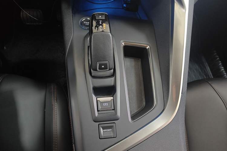 Used Peugeot 4008 2019 Revised Version 360THP – First Edition Gear Lever
