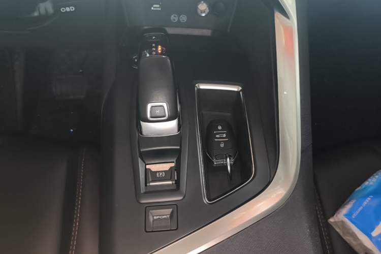 Used Peugeot 4008 2019 Revised Version 360THP – First Edition Gear Lever