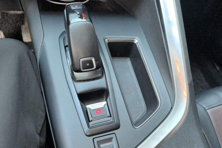 Used Peugeot 4008 2019 Revised Version 360THP Leading Edition Gear Lever