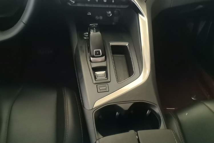 Used Peugeot 4008 2019 Revised Version 360THP – First Edition Gear Lever