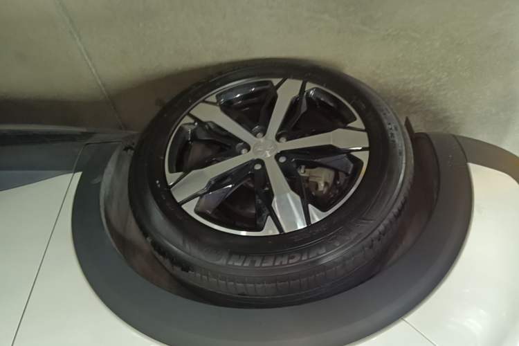 Used Peugeot 4008 2019 360THP BLACKPACK Obsidian Edition Left Front Wheel Hub