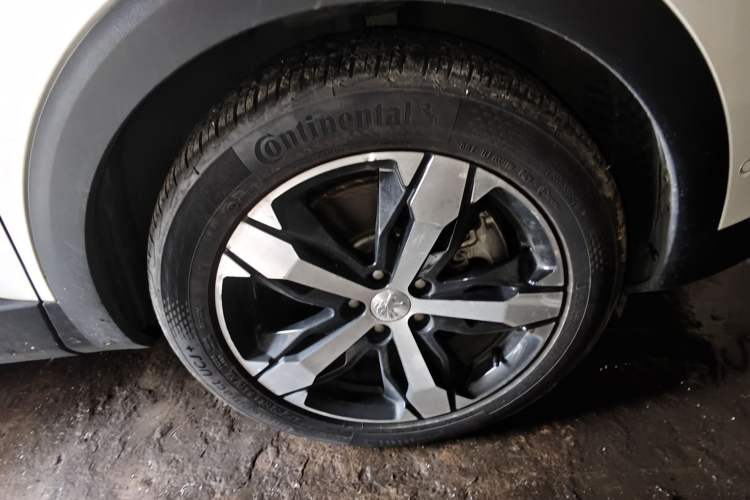 Used Peugeot 4008 2019 380THP Excellence Edition Right Front Wheel Hub