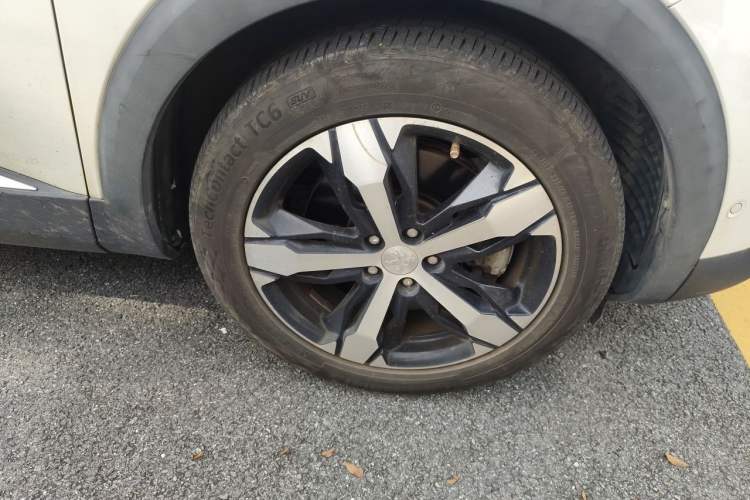 Used Peugeot 4008 2019 380THP Excellence Edition Right Front Wheel Hub