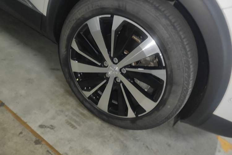 Used Peugeot 4008 2021 400THP Ultimate GT Edition Right Front Wheel Hub