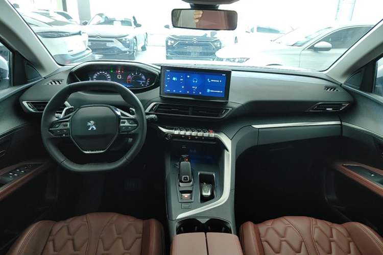 Used Peugeot 4008 2022 400THP Comfort Edition Center Console