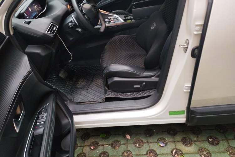 Used Peugeot 4008 2022 400THP Night Edition Left Front Seat