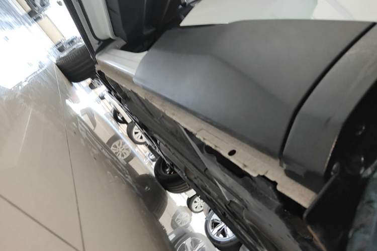 Used Peugeot 4008 2022 400THP Comfort Edition Left Side Sill