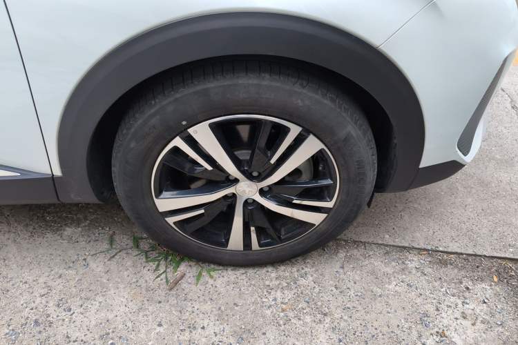 Used Peugeot 4008 2022 400THP Comfort Edition Right Front Wheel Hub