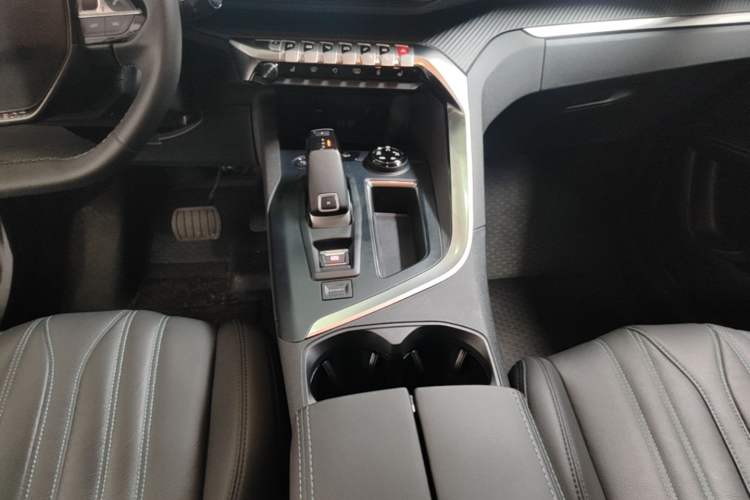Used Peugeot 4008 2023 360THP Technology Edition Gear Lever