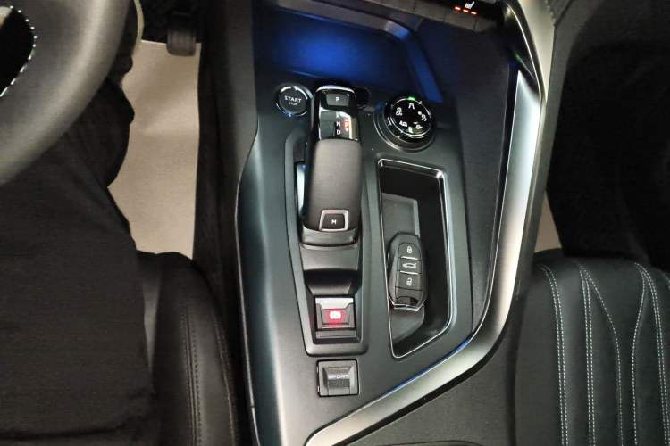 Used Peugeot 4008 2023 360THP Technology Edition Gear Lever