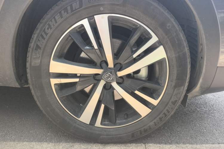 Used Peugeot 4008 2023 360THP Technology Edition Right Front Wheel Hub