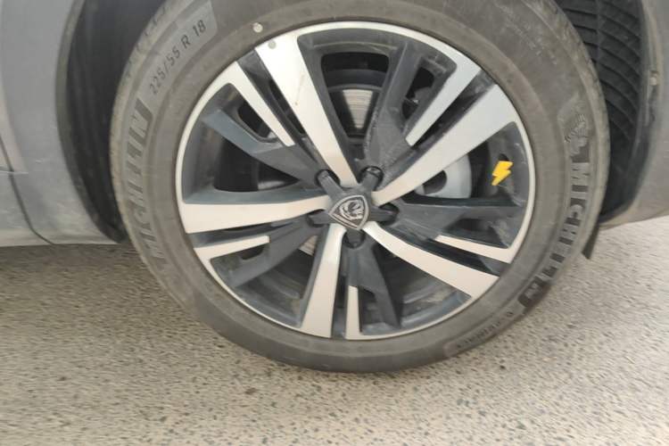 Used Peugeot 4008 2023 360THP Technology Edition Right Front Wheel Hub