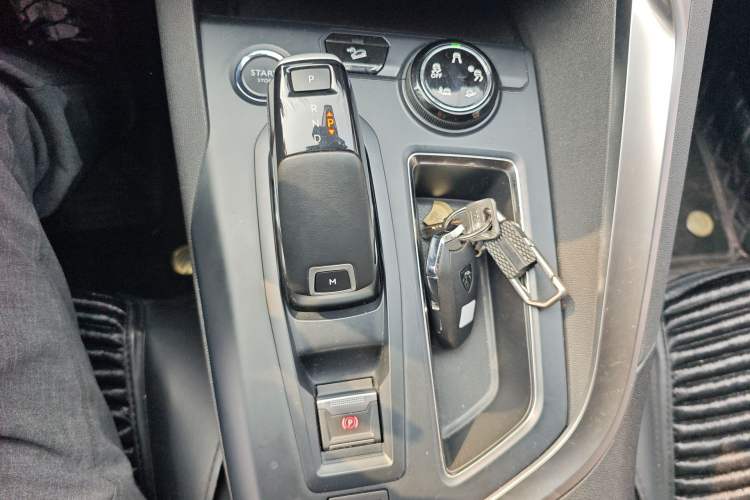 Used Peugeot 4008 2023 360THP Technology Edition Gear Lever