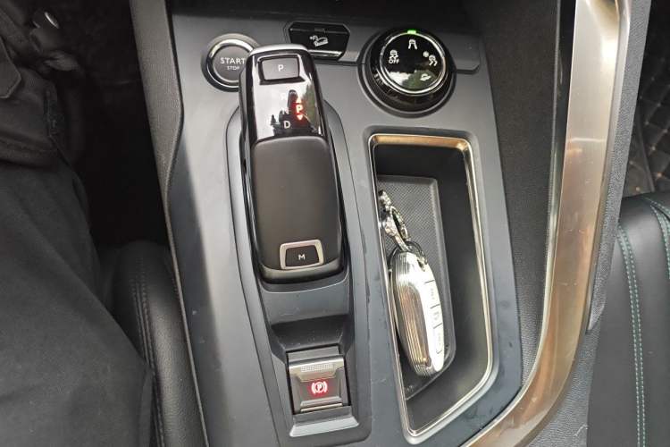 Used Peugeot 4008 2023 360THP Technology Edition Gear Lever