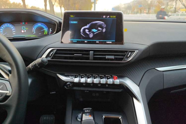 Used Peugeot 4008 New Energy 2020 1.6T PHEV Triple-Engine Luxury Edition Audio And AC Panel
